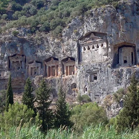 Rose Πανσιόν 3*